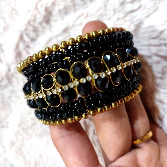 Jewelry - Black moti bracelet